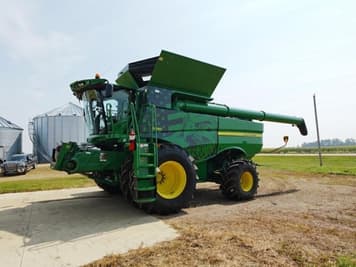 Main image John Deere S690
